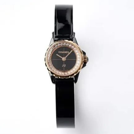 top-tier replicaChanel women's black dial black belt J12 series quartzleather strap watch side view