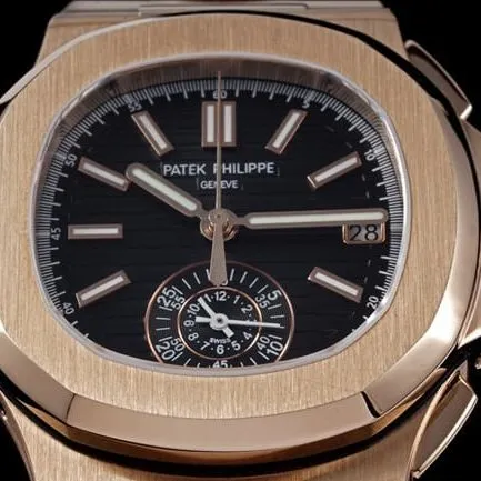 Patek Philippetop-tier watch multi-function chronograph men's black dialsteel braceletNautilus series watch side view