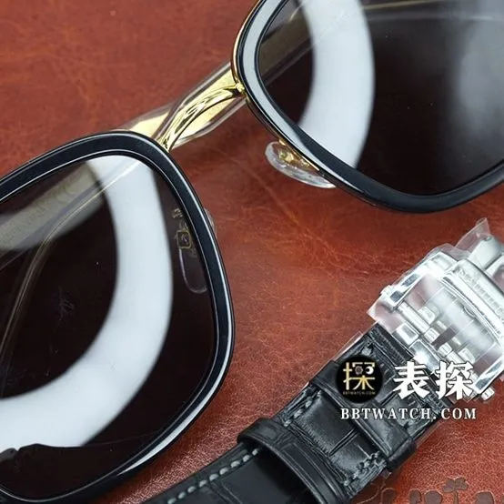 GR factory Patek Philippe sporty elegant 5712top-tier 1:1high-quality watch men's black dialleather strap model pictures and prices side live photo