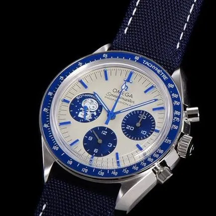 top-tier watch Omega men's white dial nylon strap Snoopy series watch front view