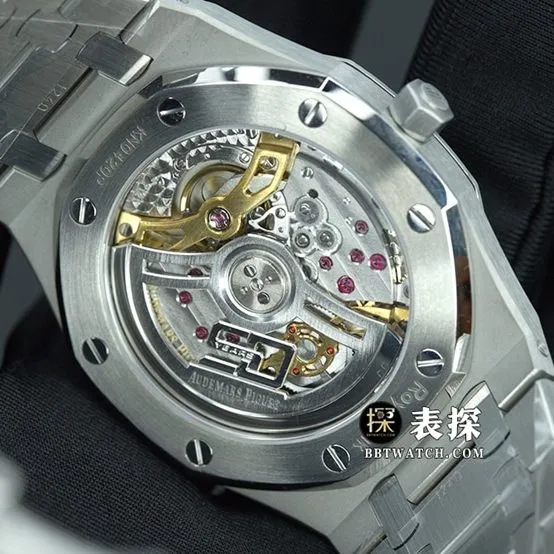 APSRoyal OakAudemars Piguet1:1replica watch lume dark blue dialsteel bracelet model 15202ST.OO.1240ST.01 side view