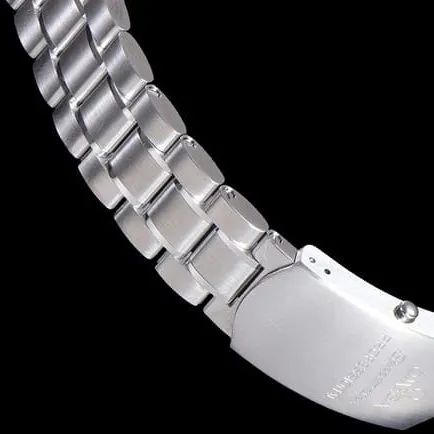 Omegatop-tier watch men's automatic movement white dialsteel bracelet Snoopy series watch side view