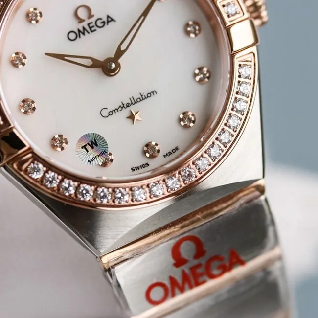 TW factory top-tier replicaOmegasuper clonequartz women's white dialsteel bracelet constellation series watch side view