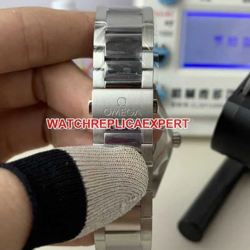 VS Omega Seamaster super A imitation blue plate world time 220.10.43 side real picture