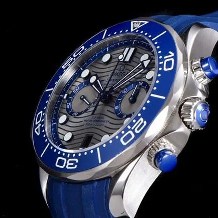 OM Factorytop-tier watch Omega men's gray plate blue rubber strap new Seamaster300chronograph watch side view
