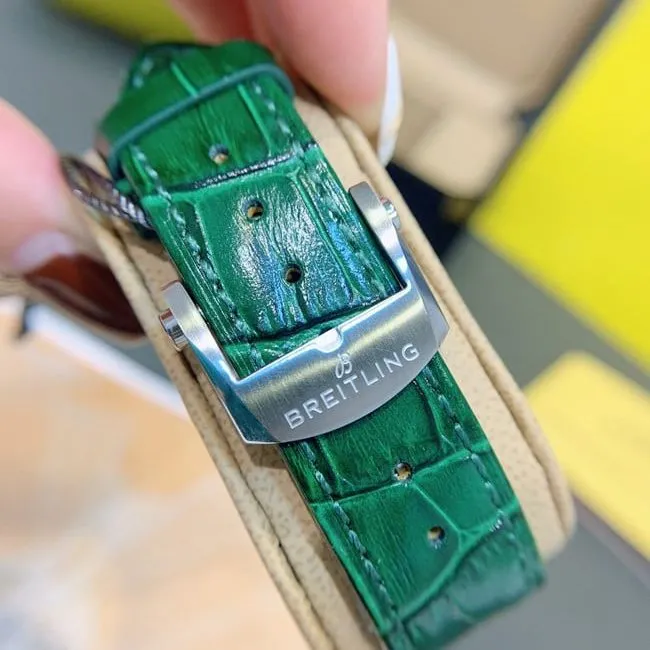 top-tier replicaBreitling Nanhai capsule series fully automatic movementchronograph women's white dial green strap watch back cover picture