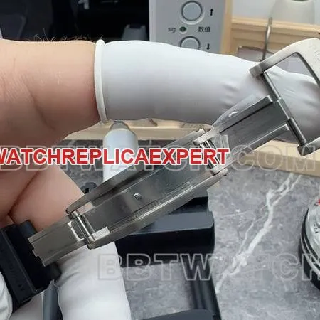 Richard Mille collectible watch R factory hollow plate white case black rubber model RM061side live photo