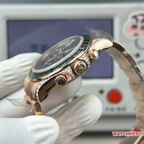 collectible watch RolexPPM factory Daytona hollow plate emerald diamond bezelfront live photo