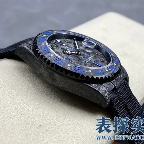 VSRolexGMT-Mastertop-tiersuper carbon fiber case is light to wear_How much does it cost_Pictures_How is the workmanship? Side view