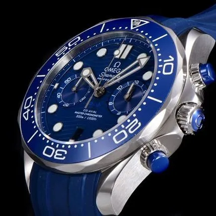 OM FactoryOmegatop-tier watch new Seamaster 300m men's blue dial blue rubber strapchronograph watch side view