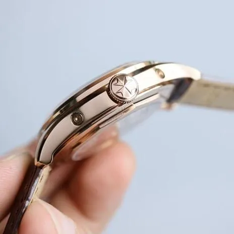 top-tier replicaVacheron Constantinhigh-quality men's white dial brown belt full date display series automatic movementleather strap watch clasp picture