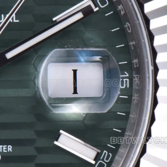 C factory Rolex log water ripple green dial five grid chain m126334-0030front live photo