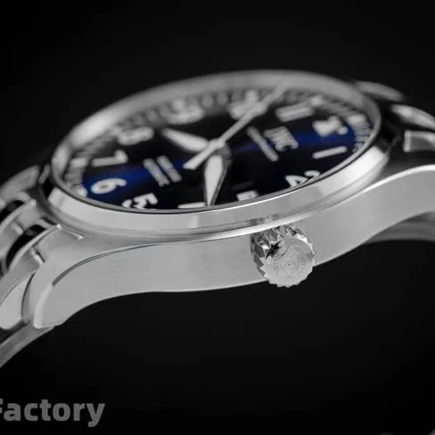 V7 factory IWC top-tiersuper watch men's blue dialsteel bracelet mark eighteen series automatic movement watch side view