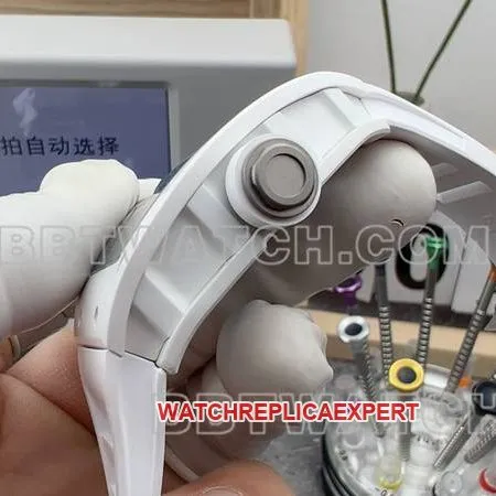 Richard Milletop-tier watch R factory hollow plate white rubber model RM055front live photo