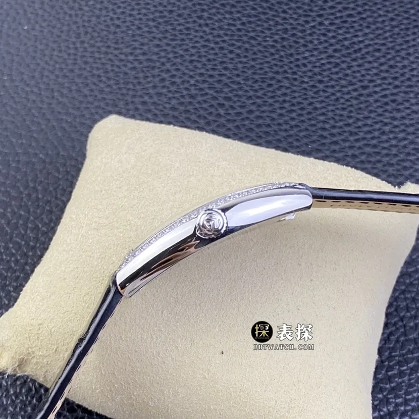 Women's Frank Muller watch white mother-of-pearl plate leather strap model 1752 QZD front view