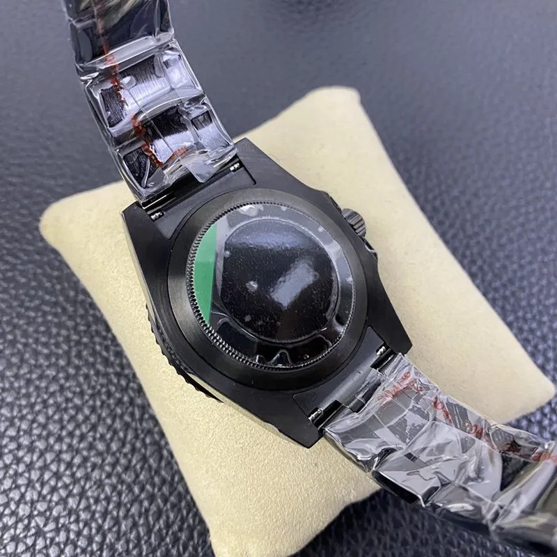 Rolexreplica watch 116710 black and white two-color ceramic dial Black Samurai Oreo side view