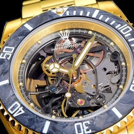 Rolextop-tier watch full-length Submariner series men's black dial gold band automatic movement watch front view