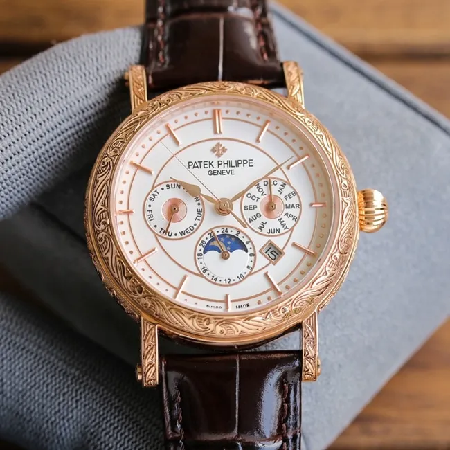top-tier replicaPatek Philippesuper watch men's white dial brown belt new 42mm mechanical leather strap pure hand carved watch detail shots