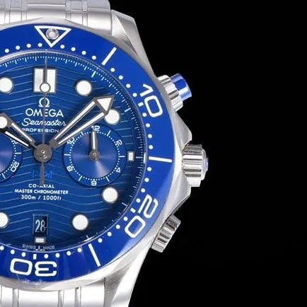 OM Factorytop-tier watch Omega men's 44mm Seamaster 300m blue dialsteel braceletchronograph watch side view