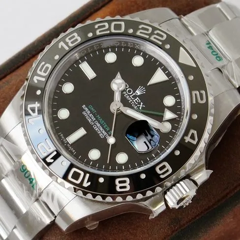 GS factory top-tier replicaRolexsuper watch men's black dialsteel braceletGMT series GMT-Master type II mechanical watch front view