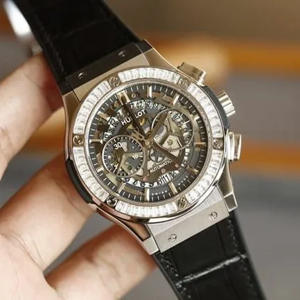 top-tier watch Hublot BIG BANG series Hublot boutique diamond silver case watch front view