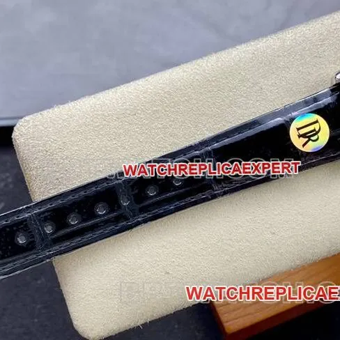 1:1replica watch DR factory Cartier tank black dialquartz black braceletside live photo