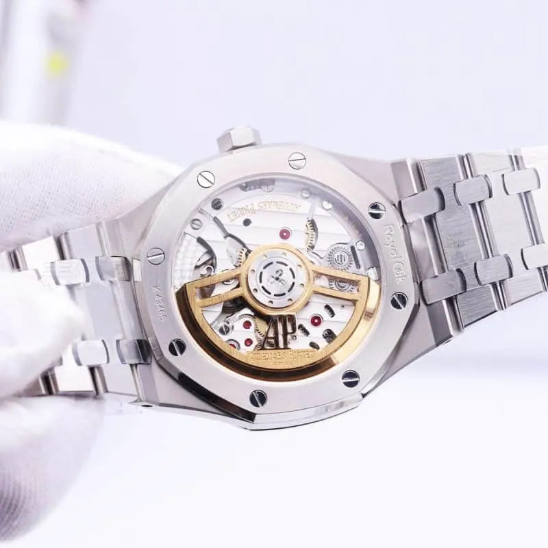 Audemars Piguet Royal Oak 15500 Review - 15400's New Generation Tough Guy Masculine Charm Watch Front View