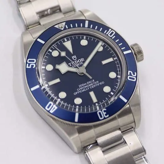 Compact Sports Watches Under 40mm: Five