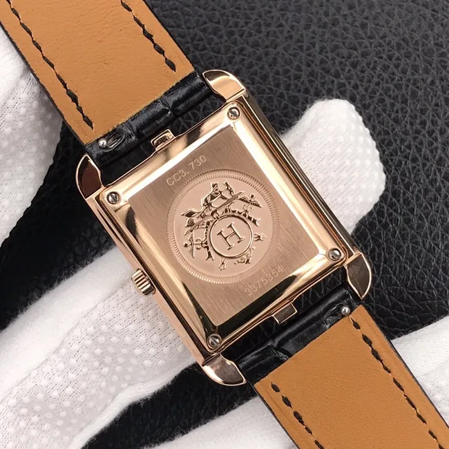YF factory top-tier watch Hermès black dial black belt quartz crocodile leather strap watch side view