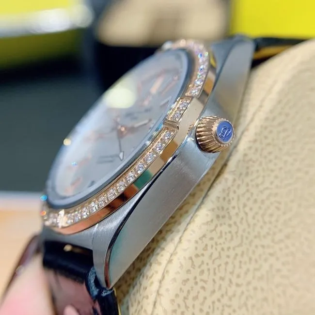 Breitlingtop-tier women's white dial black belt fully automatic movementleather strap South China Sea capsule series watch detail shots