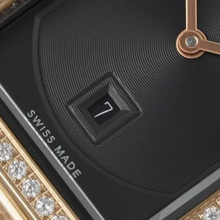 top-tier replicaChanel women's black dial gold steel braceletBOY FRIEND series quartz watch detail shots
