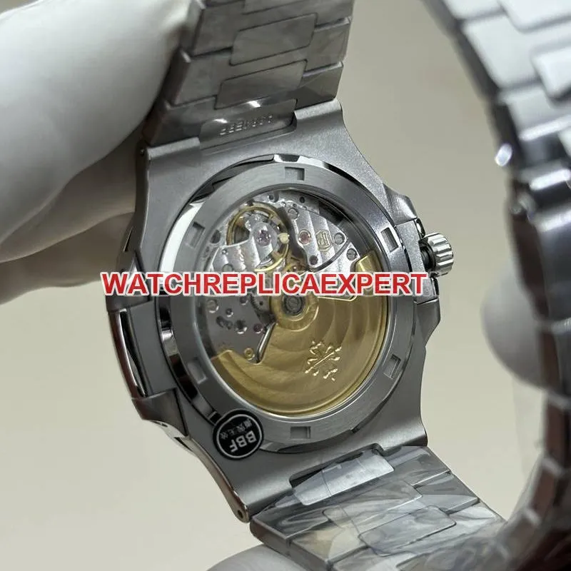Patek Philippe collectible watch BBF factory Nautiluswhite dial324movementsteel bracelet model side live photo