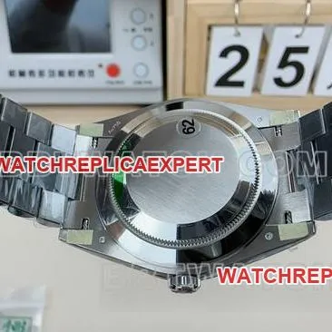 collectible watch VS FactoryRolexDay-Date steel braceletcaseback live photo