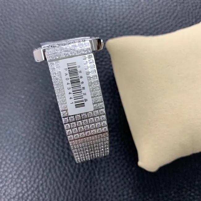Top Piaget women's watch, white dial, steel strap, Extraordinary Treasures collection, full diamond watch, front view.