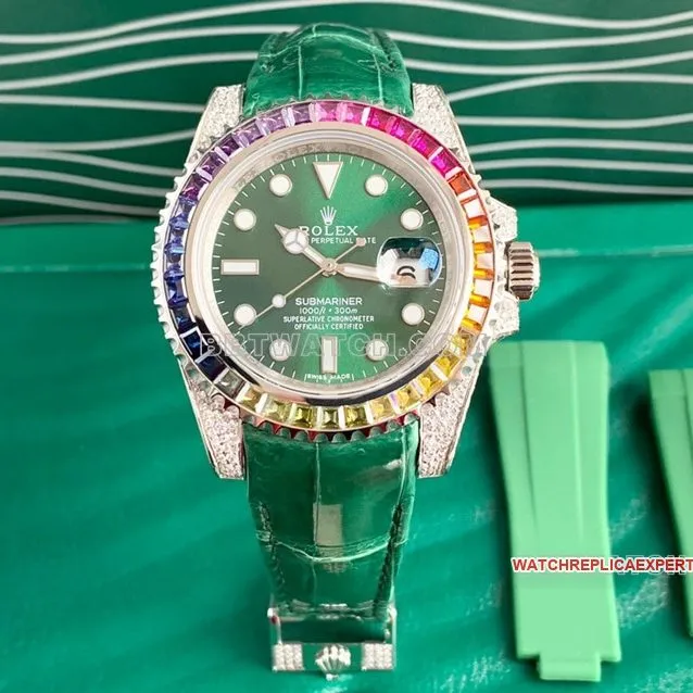 RolexSubmariner1:1super clonegreen dial rainbow diamond bezelleather strap front live photo