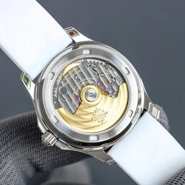 Major high-quality replicaTW launches Patek Philippe women's mechanical series full diamond white dial watch detail shots