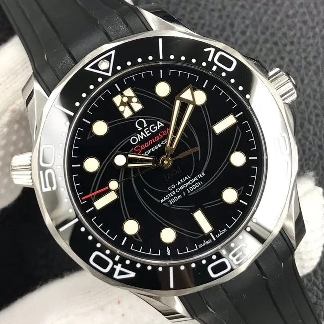 OR factory top-tier replicaOmegaSeamaster 300m men's black dialrubber strap42mm watch side view