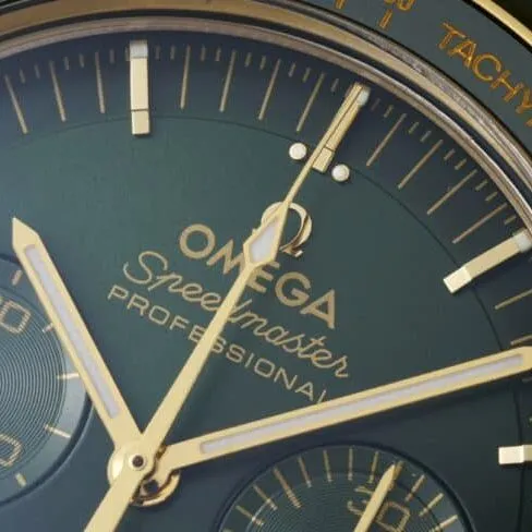 top-tiersuper cloneRM2022 legendary space watch yellow dial Omega Speedmaster series moon watch side view