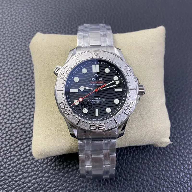 Omega high-quality watch Seamaster yacht 300-meter series tribute to the blue diving watch side view