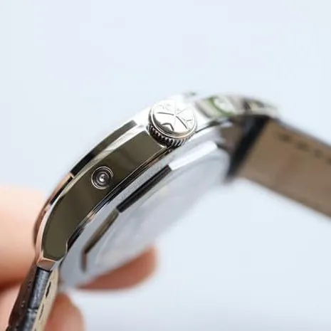 Vacheron Constantintop-tier watch Wulu type full date display series men's white dial black belt mechanical side view