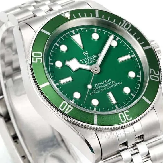3TTudor Biwan top-tier 1:1high-quality replicagreen dialsteel bracelet model 79230Gfront live photo