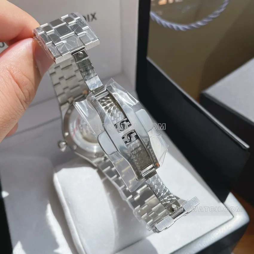 Emmy blue dial patterned Paris stud steel bracelet model AI6008side live photo