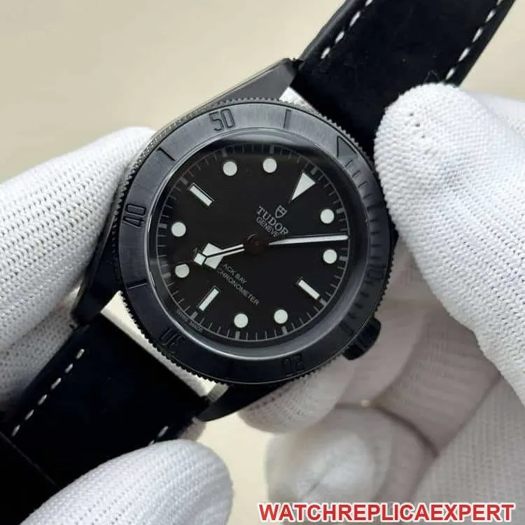 GRTudor Biwan top-tier 1:1super cloneblack dialleather strap model M79210side live photo
