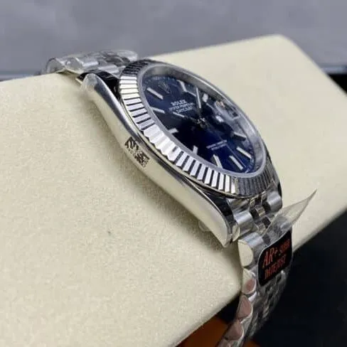 top-tier replicaAR Return of the King Rolex blue dial Oyster Perpetual Datejust 41 series men's watch side view
