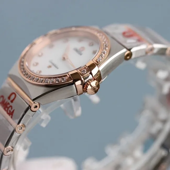 TW factory top-tier replicaOmegasuper clonequartz women's white dialsteel bracelet constellation series watch detail shots