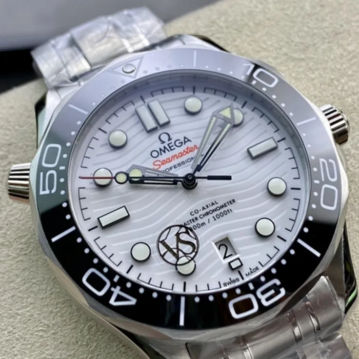 top-tier watch Omega men's white dialSeamaster series steel bracelet watch detail shots