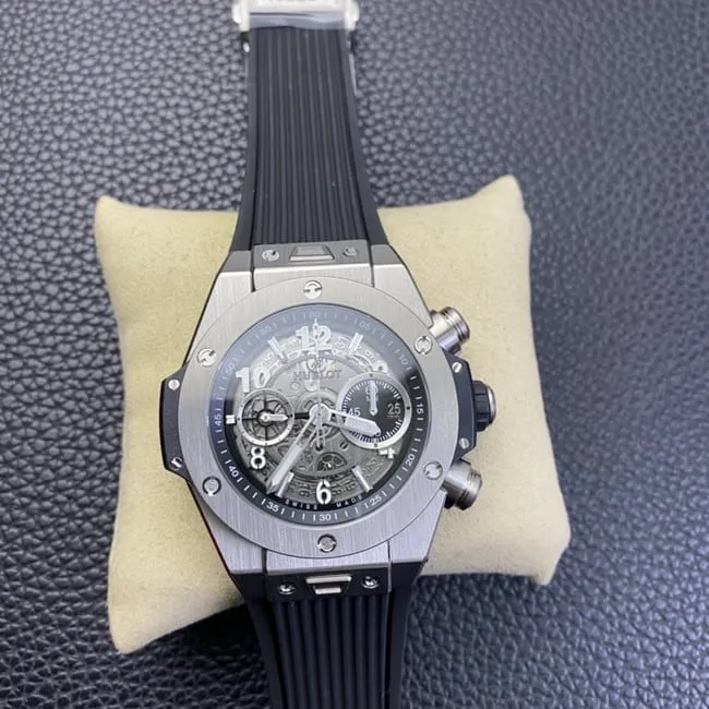 Hublottop-tier watch Big Bang series men's black dialrubber strap full automatic movement side view