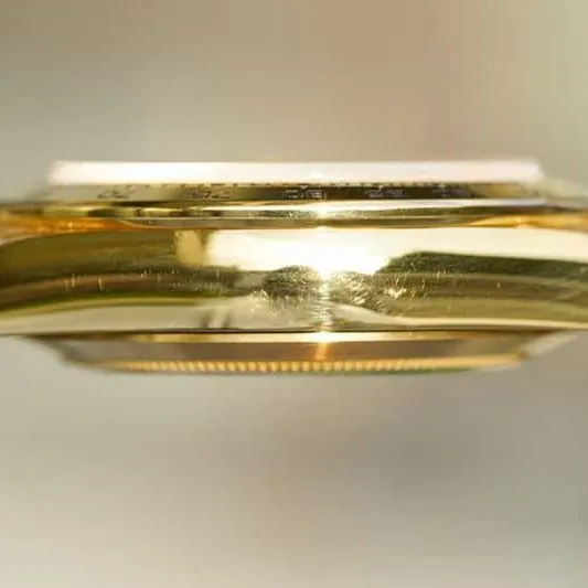 Rolexreplica watch Cosmograph Daytona all gold series watch side view