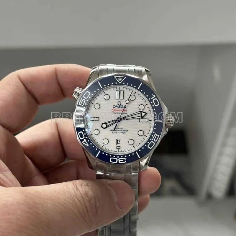 VSOmegaSeamaster1:1super clonewhite dial522.30.42side live photo
