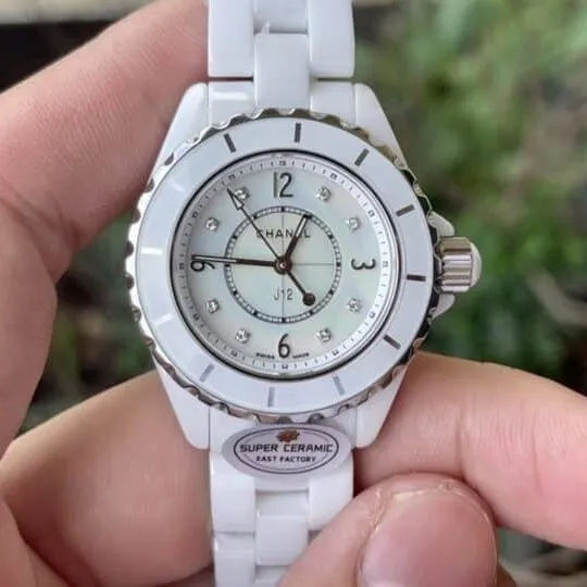 Dachang high-quality replicaEAST super ceramic new product green dialChanelJ12 series women's watch front view